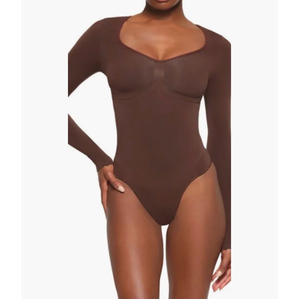 SKIMS Seamless Sculpt Long Sleeve Bodysuit in Cocoa